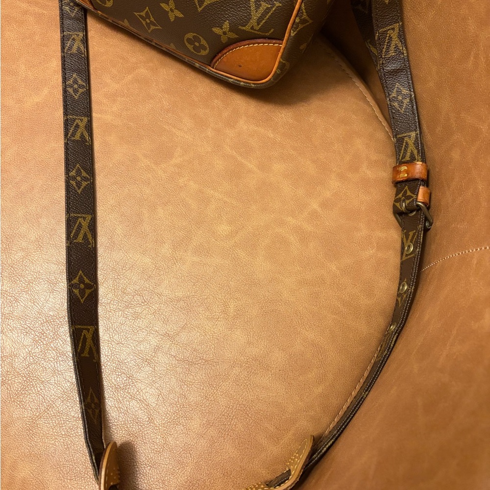 Louis Vuitton Brown Monogram Danube Bag with COA - Picture 11 of 16